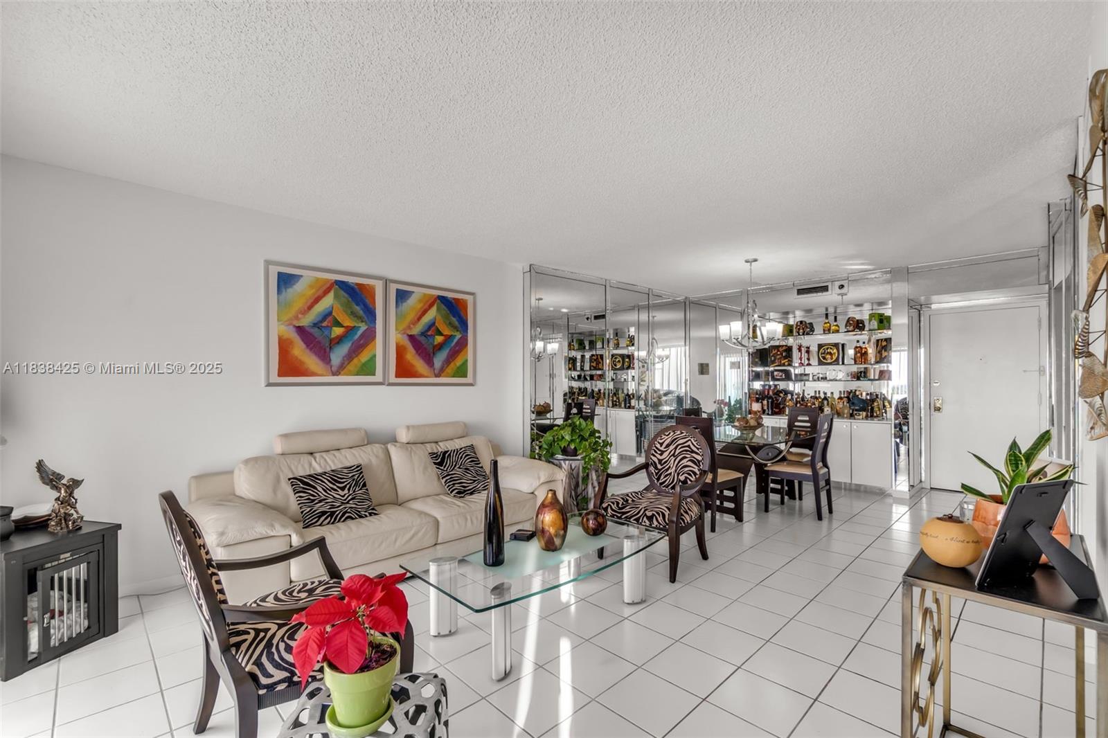 See details 812 2 / 2 1132 sq. ft. $ 2025-07-11 0 Photo