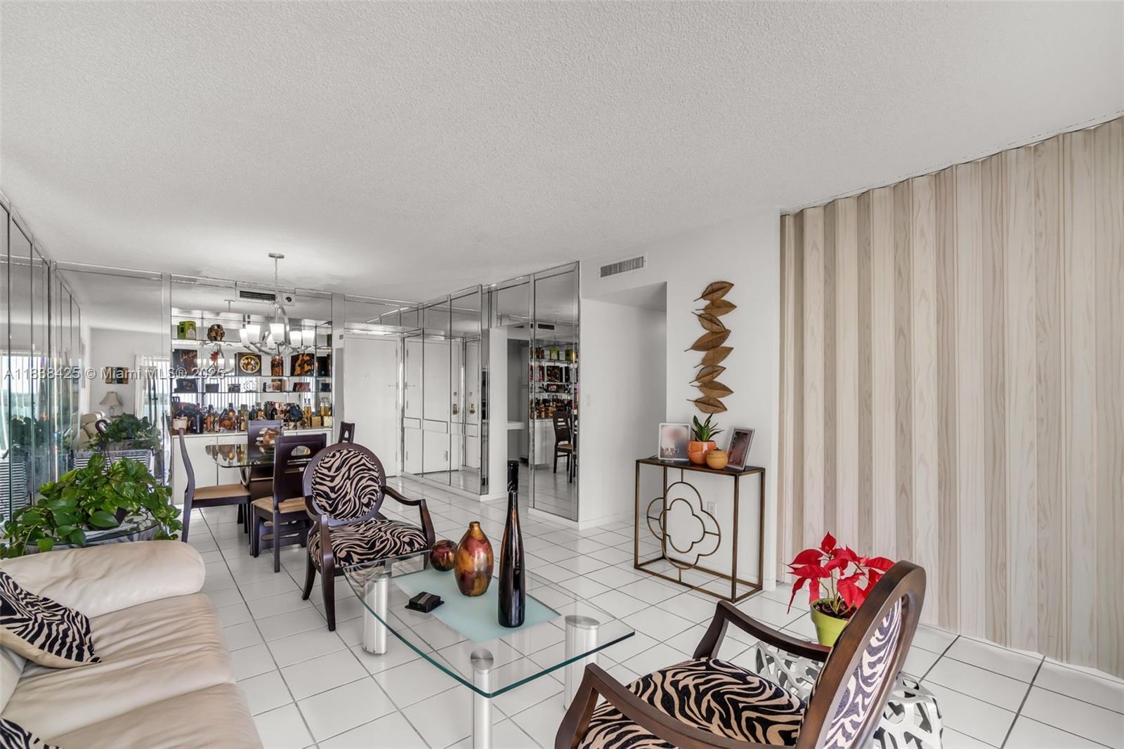 See details 812 2 / 2 1132 sq. ft. $ 2025-07-11 0 Photo