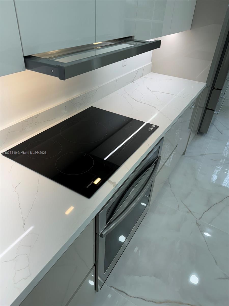 Photo of 1470 Sweetbay Way  (1470), Hollywood, Florida, 33019 - Samsung 30? Smart Induction Cooktop