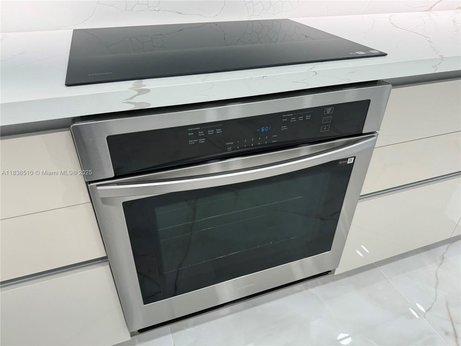 Photo of 1470 Sweetbay Way  (1470), Hollywood, Florida, 33019 - Samsung Digital Display  Oven