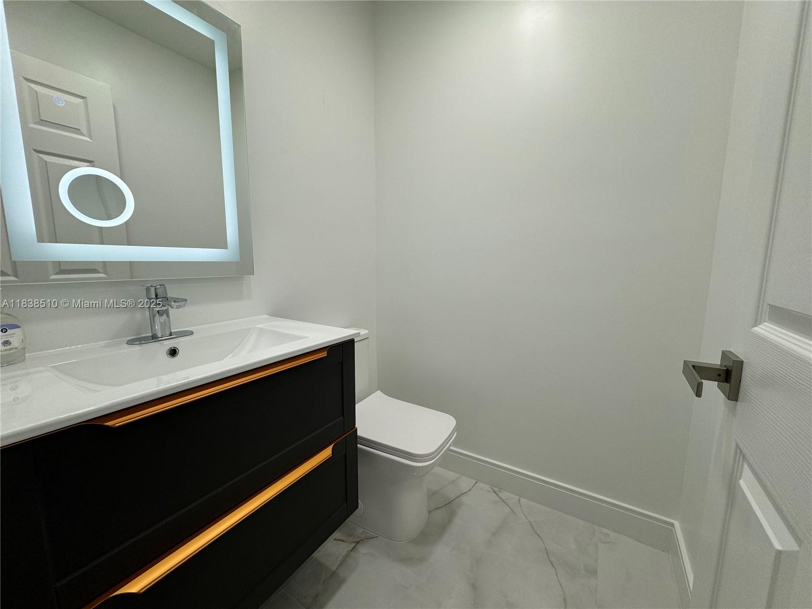 Photo of 1470 Sweetbay Way  (1470), Hollywood, Florida, 33019 - Powder Room