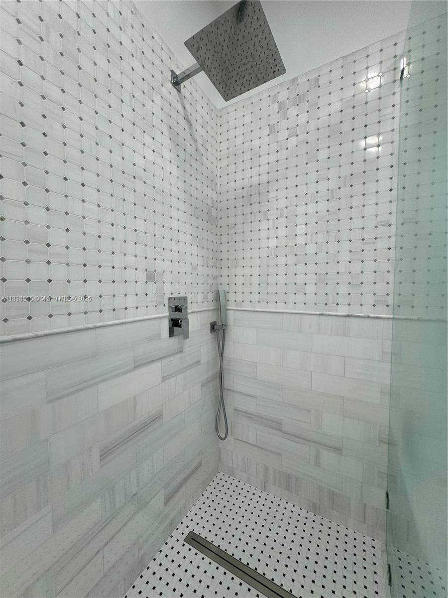 Photo of 1470 Sweetbay Way  (1470), Hollywood, Florida, 33019 - Rainshower and hand-held, linear drain, easy access, frameless glass