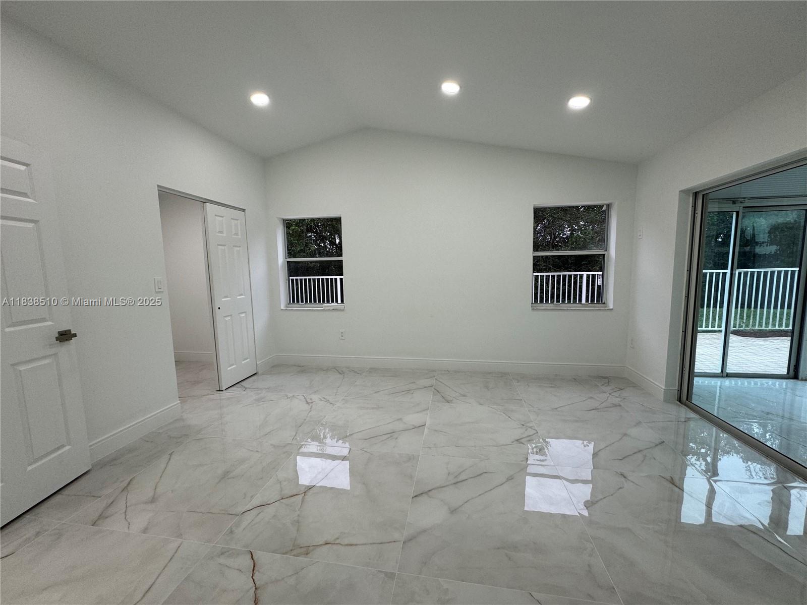 Photo of 1470 Sweetbay Way (1470), Hollywood, Florida, 33019 - First floor primary suite