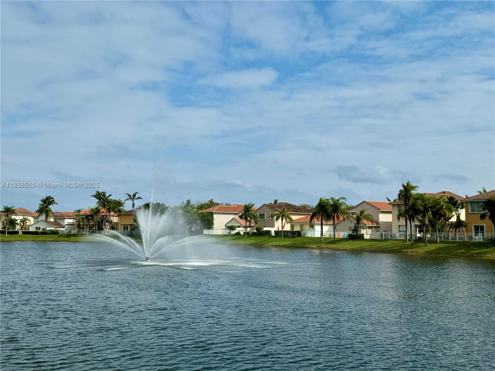 Photo of 1470 Sweetbay Way  (1470), Hollywood, Florida, 33019 - Fountains in lakes