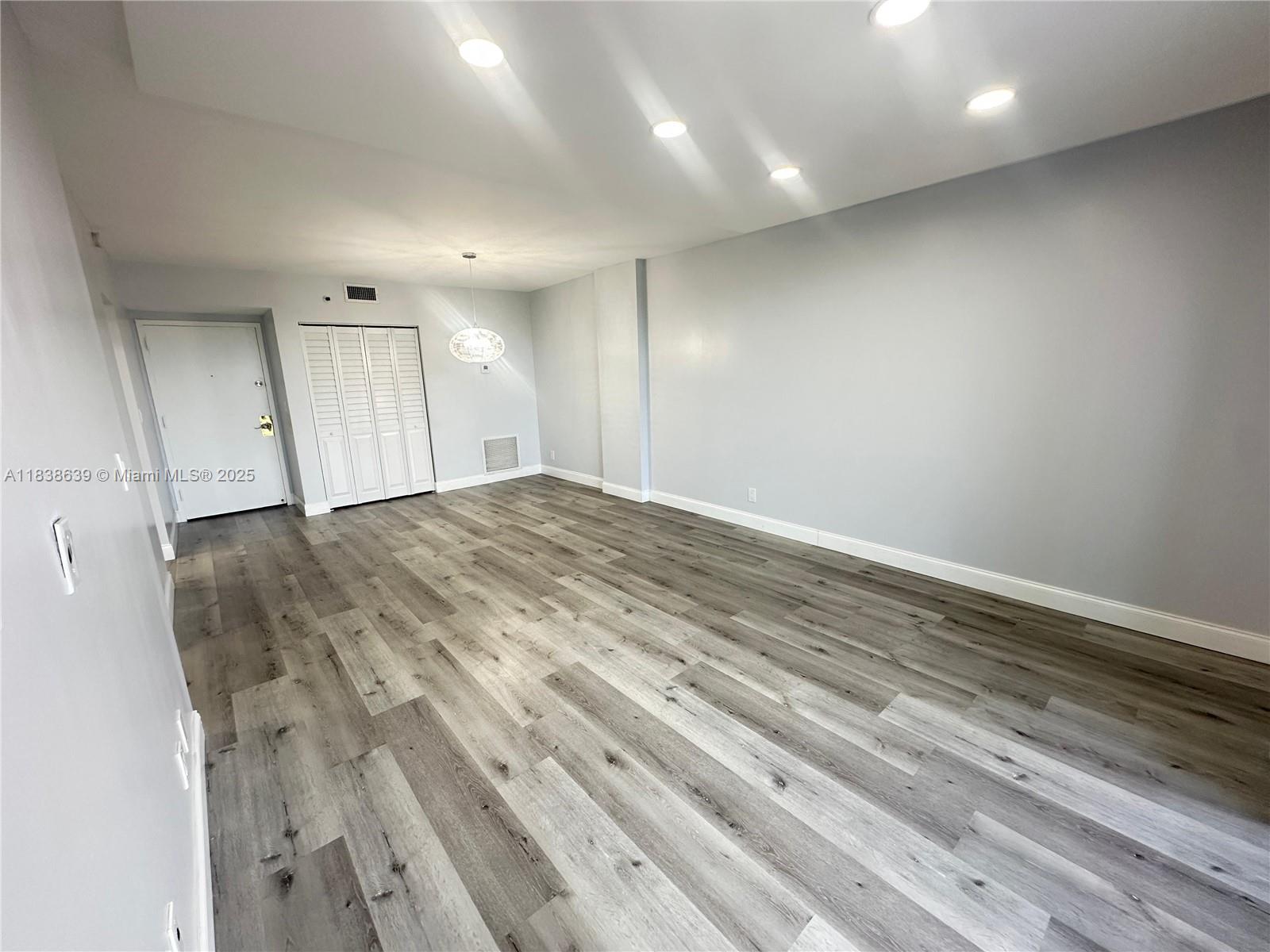 405 2 / 2 1100 sq. ft. $ 2025-08-15 0 Photo