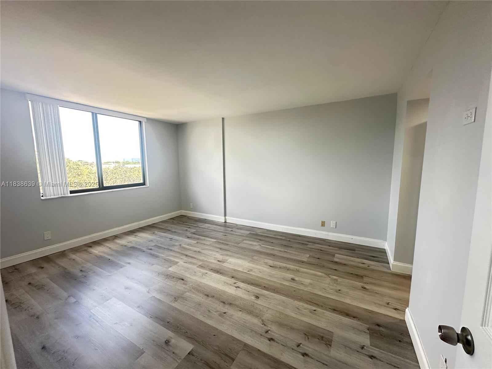 405 2 / 2 1100 sq. ft. $ 2025-08-15 0 Photo