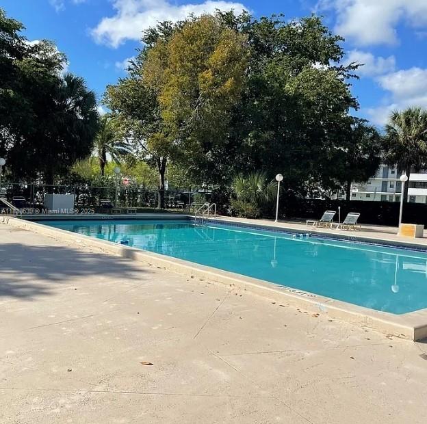 Ver detalles 405 2 / 2 1100 sq. ft. $ 2025-07-28 0 foto