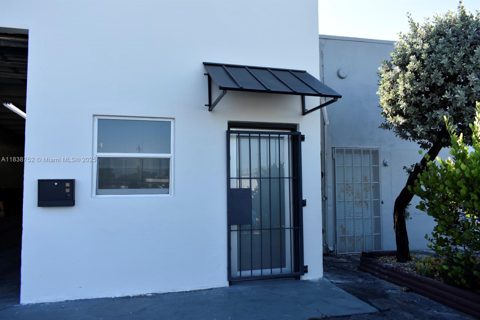 See details / sq. ft. $ 2025-07-11 0 Photo