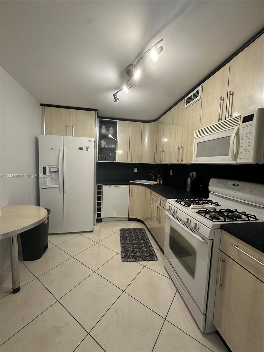 Photo of 2030 Ocean Dr  #1204, Hallandale Beach, Florida, 33009 - 