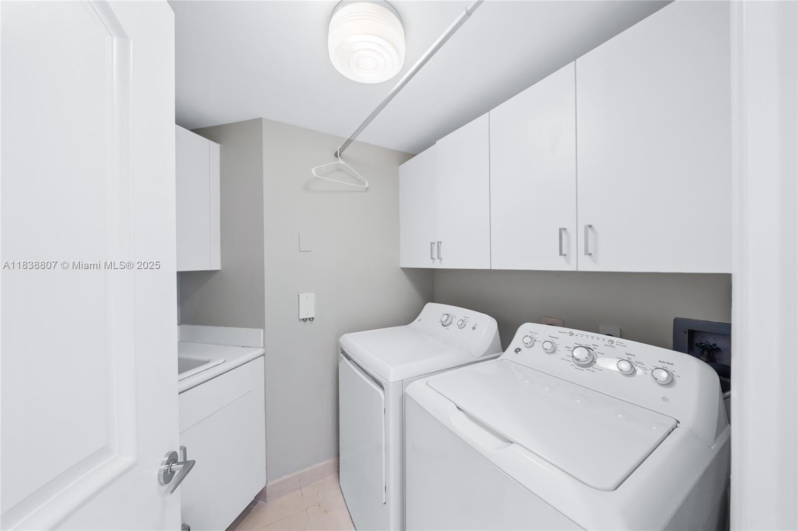 See details 2409 3 / 3 2630 sq. ft. $ 2025-07-11 0 Photo