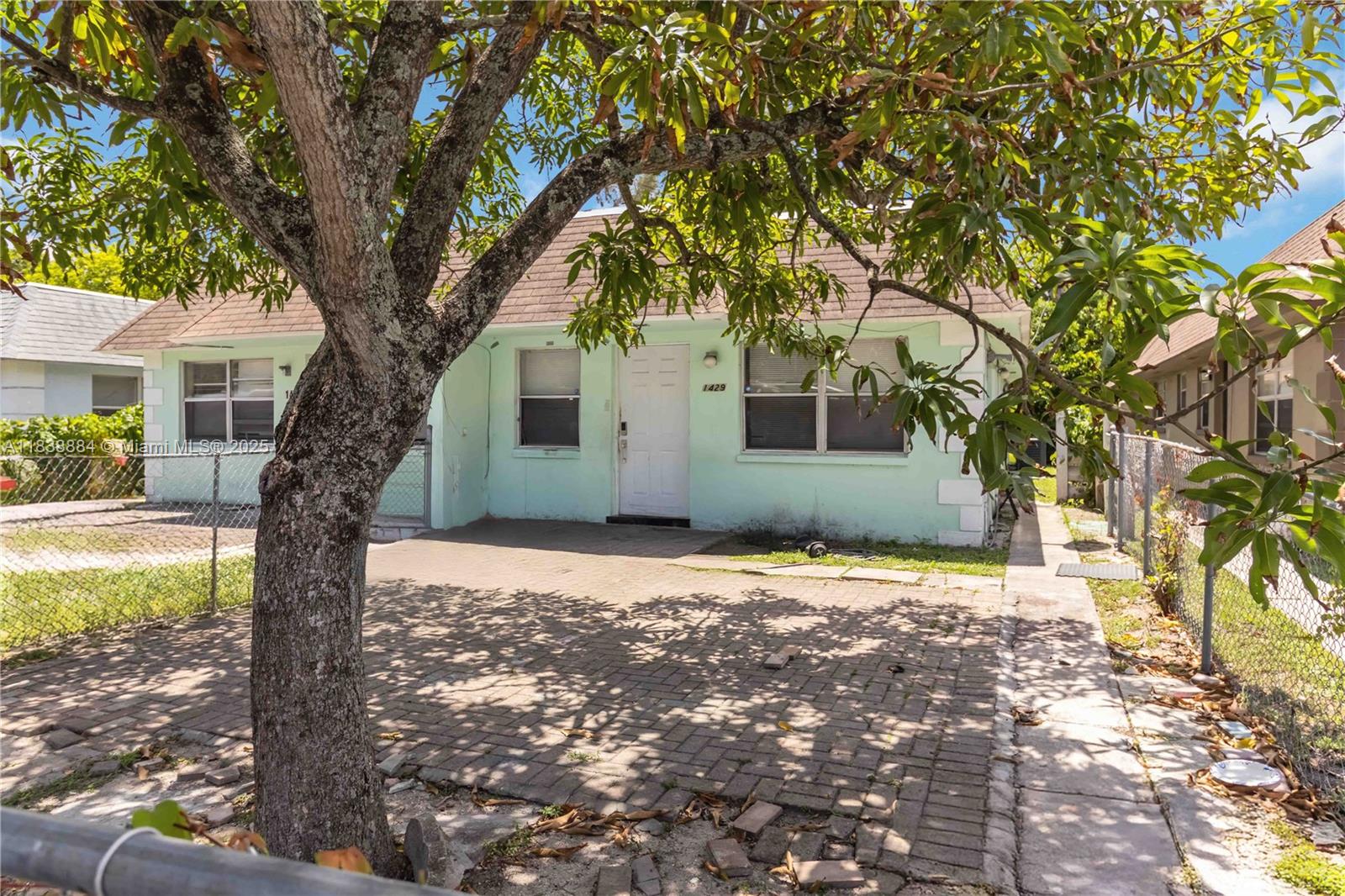 See details / 2504 sq. ft. $ 2025-07-31 0 Photo