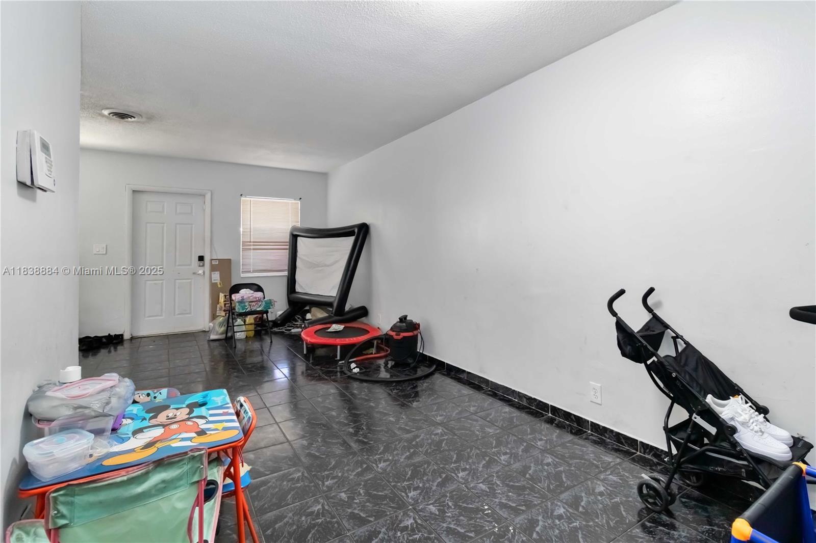 See details / 2504 sq. ft. $ 2025-07-31 0 Photo