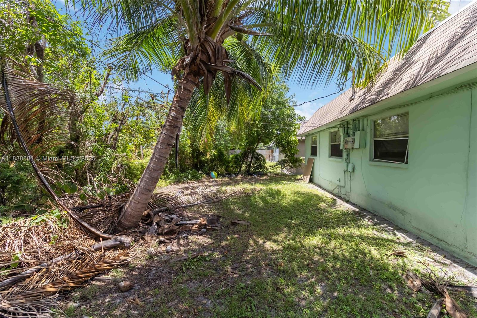 See details / 2504 sq. ft. $ 2025-07-31 0 Photo