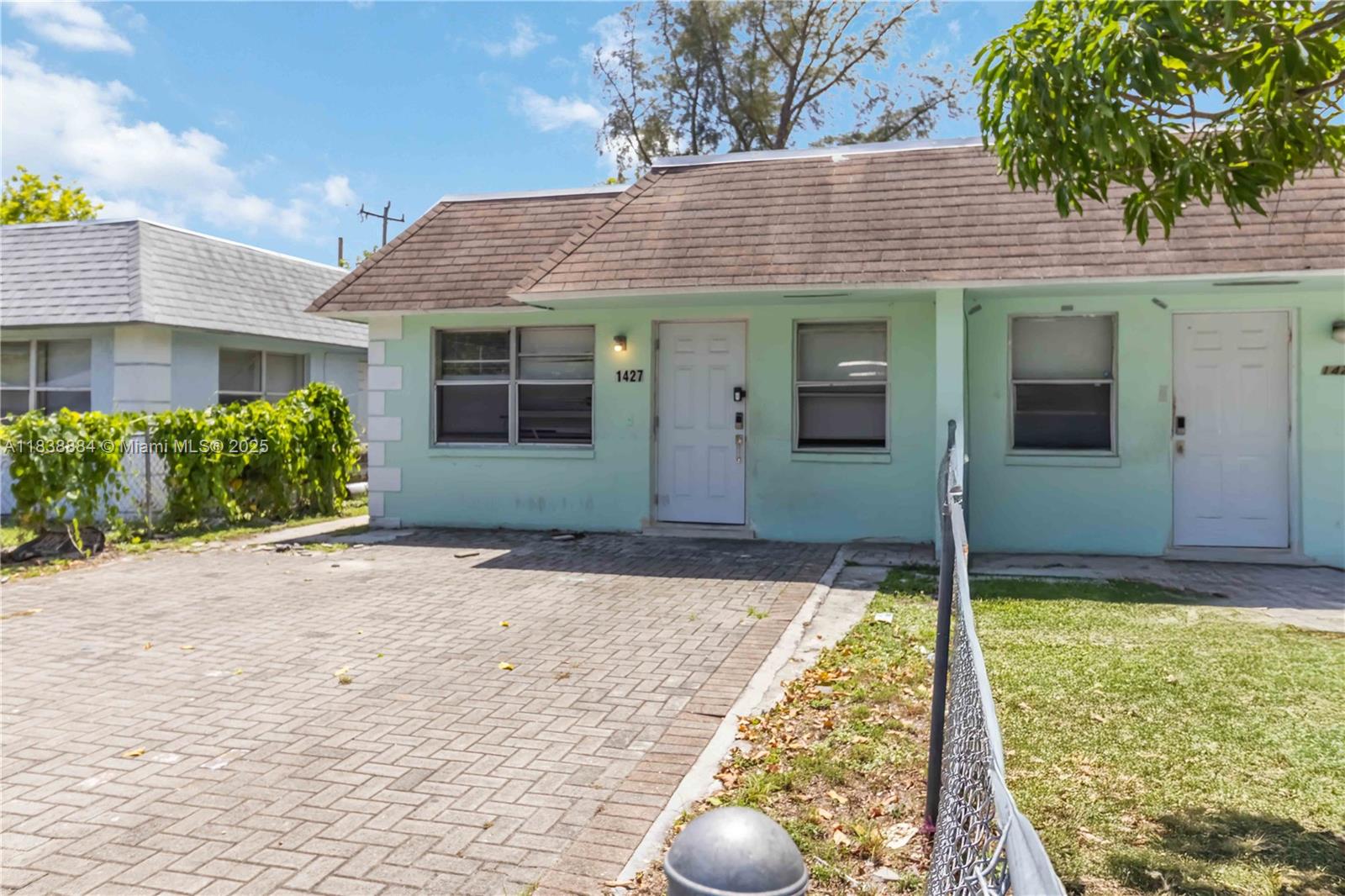 See details / 2504 sq. ft. $ 2025-07-31 0 Photo