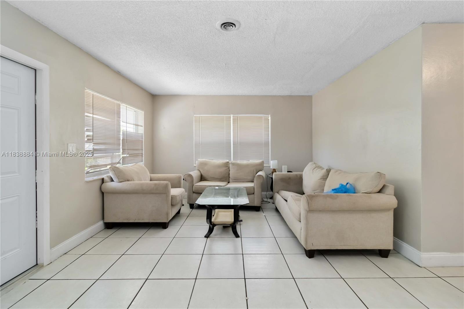See details / 2504 sq. ft. $ 2025-07-31 0 Photo