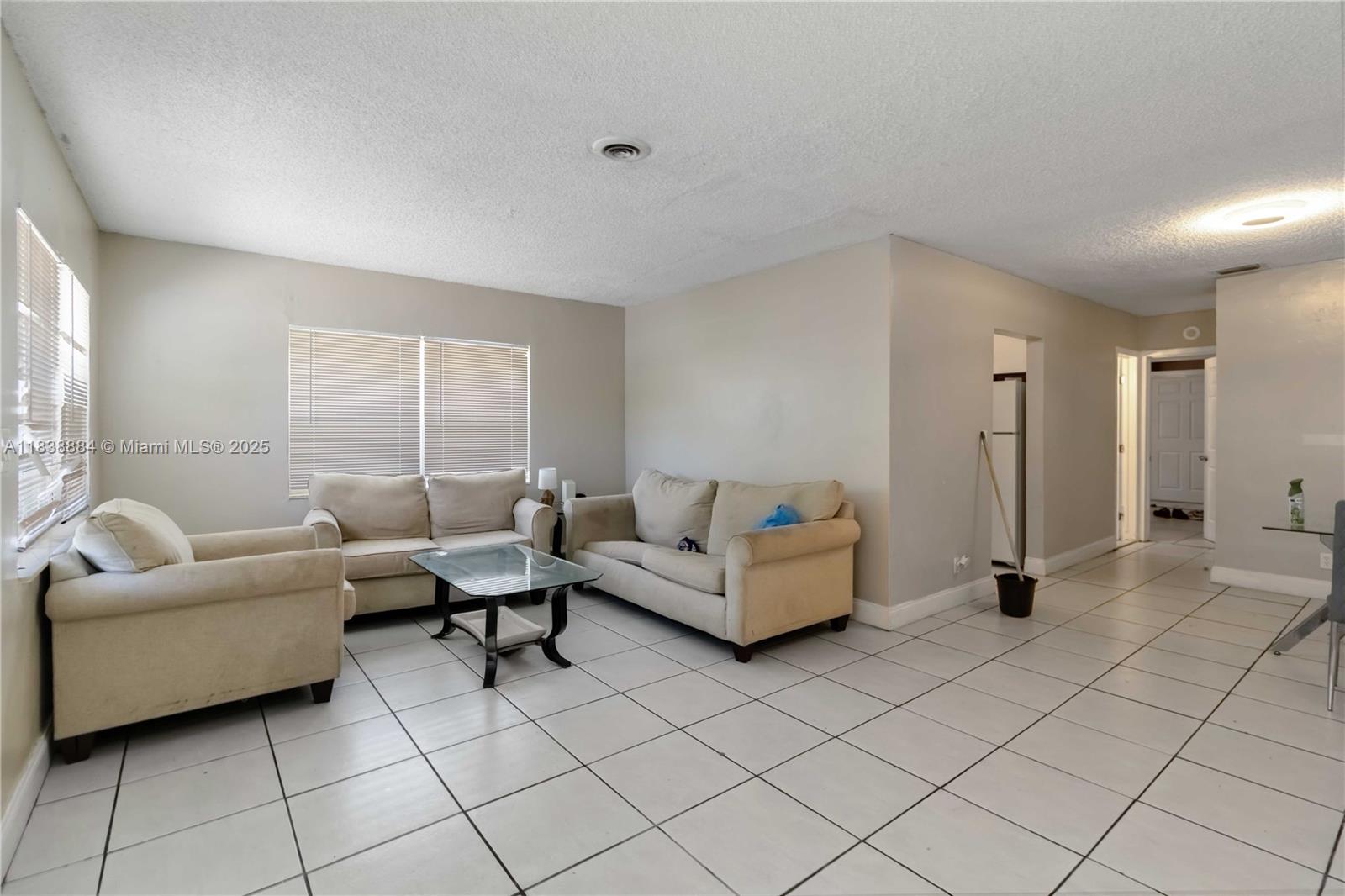 See details / 2504 sq. ft. $ 2025-07-31 0 Photo