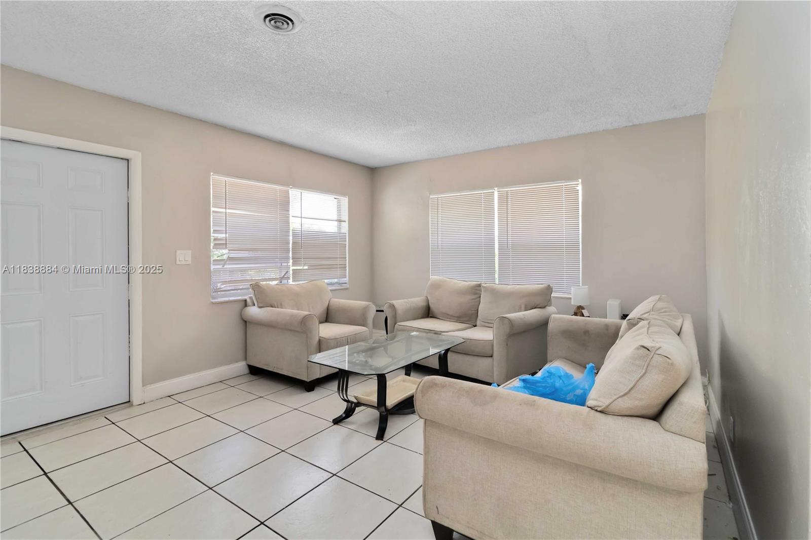 See details / 2504 sq. ft. $ 2025-07-31 0 Photo
