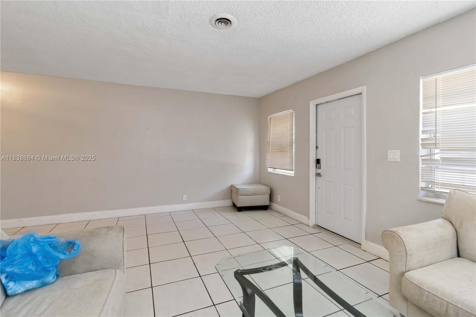 See details / 2504 sq. ft. $ 2025-07-31 0 Photo