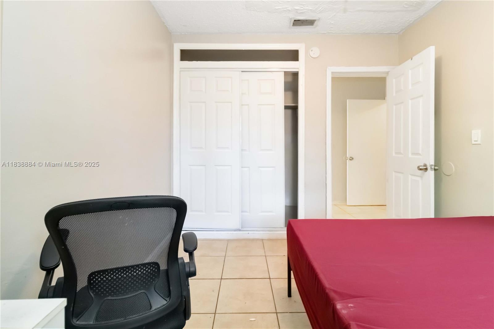 See details / 2504 sq. ft. $ 2025-07-31 0 Photo