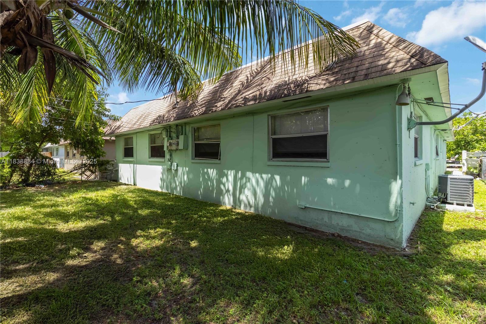 See details / 2504 sq. ft. $ 2025-07-31 0 Photo