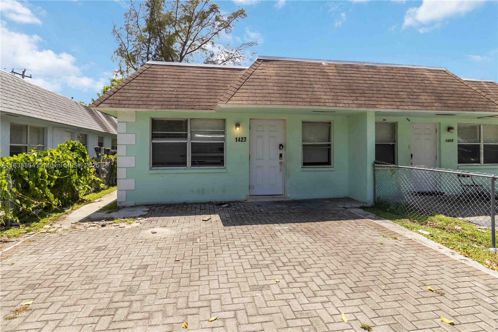 See details / 2504 sq. ft. $ 2025-07-31 0 Photo