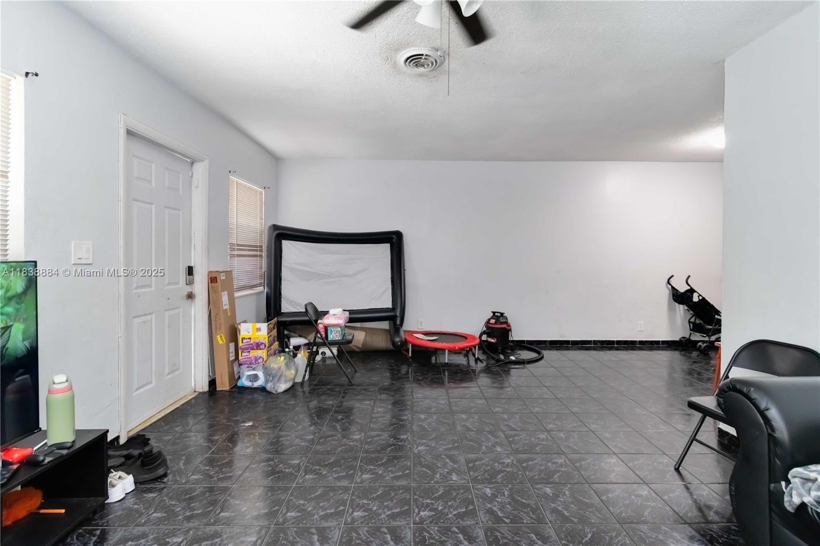 See details / 2504 sq. ft. $ 2025-07-31 0 Photo