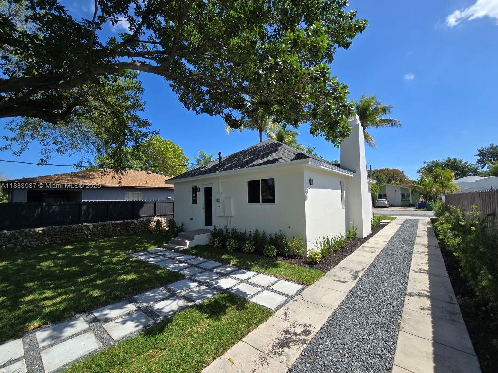 Ver detalles / 1006 sq. ft. $ 2025-07-11 0 foto