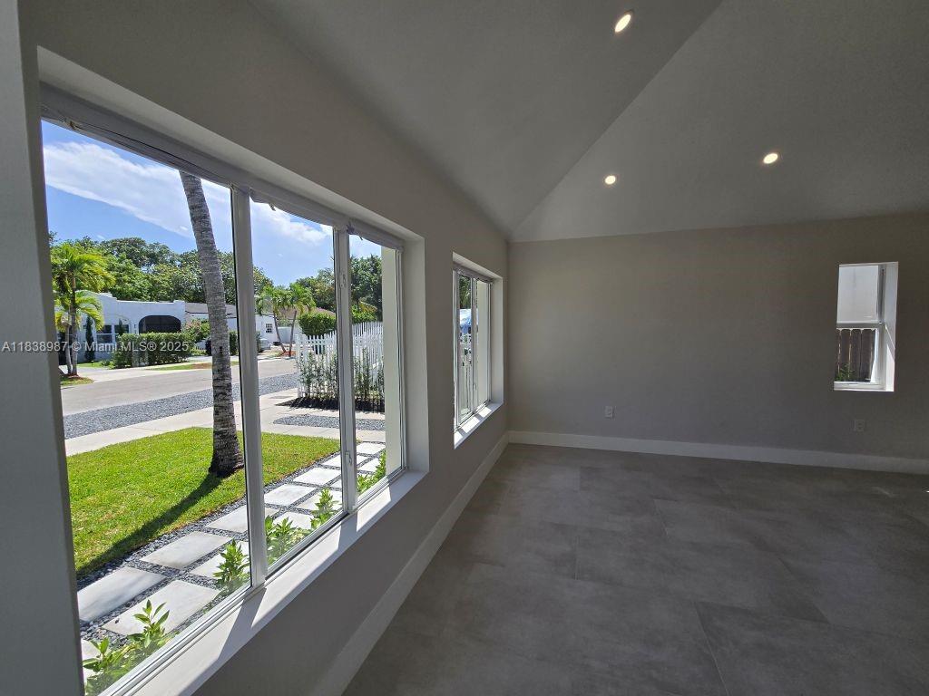 Ver detalles / 1006 sq. ft. $ 2025-07-11 0 foto