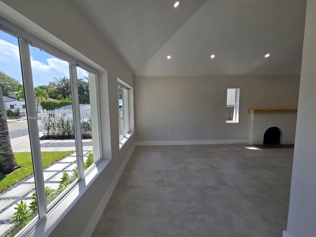 Ver detalles / 1006 sq. ft. $ 2025-07-11 0 foto
