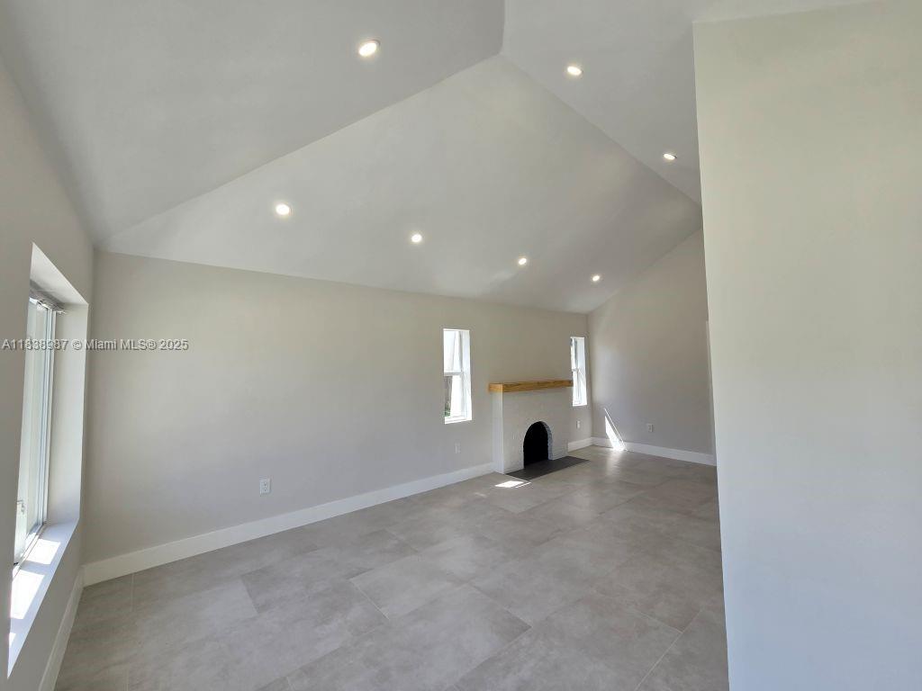 Ver detalles / 1006 sq. ft. $ 2025-07-11 0 foto