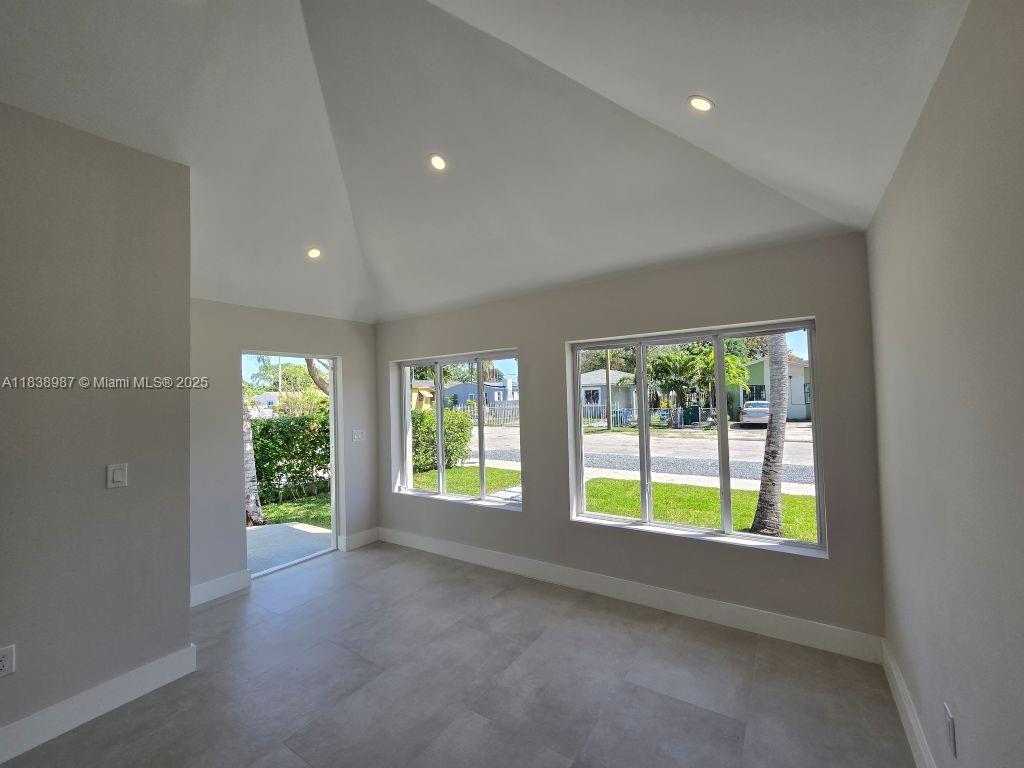 Ver detalles / 1006 sq. ft. $ 2025-07-11 0 foto