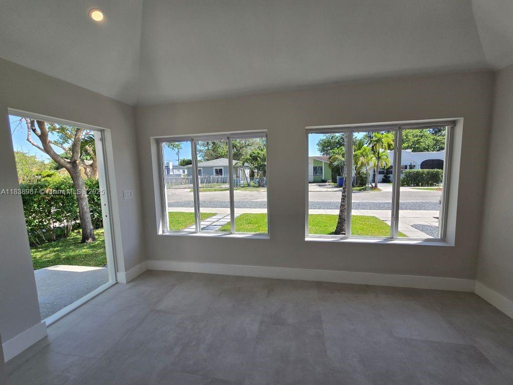 Ver detalles / 1006 sq. ft. $ 2025-07-11 0 foto
