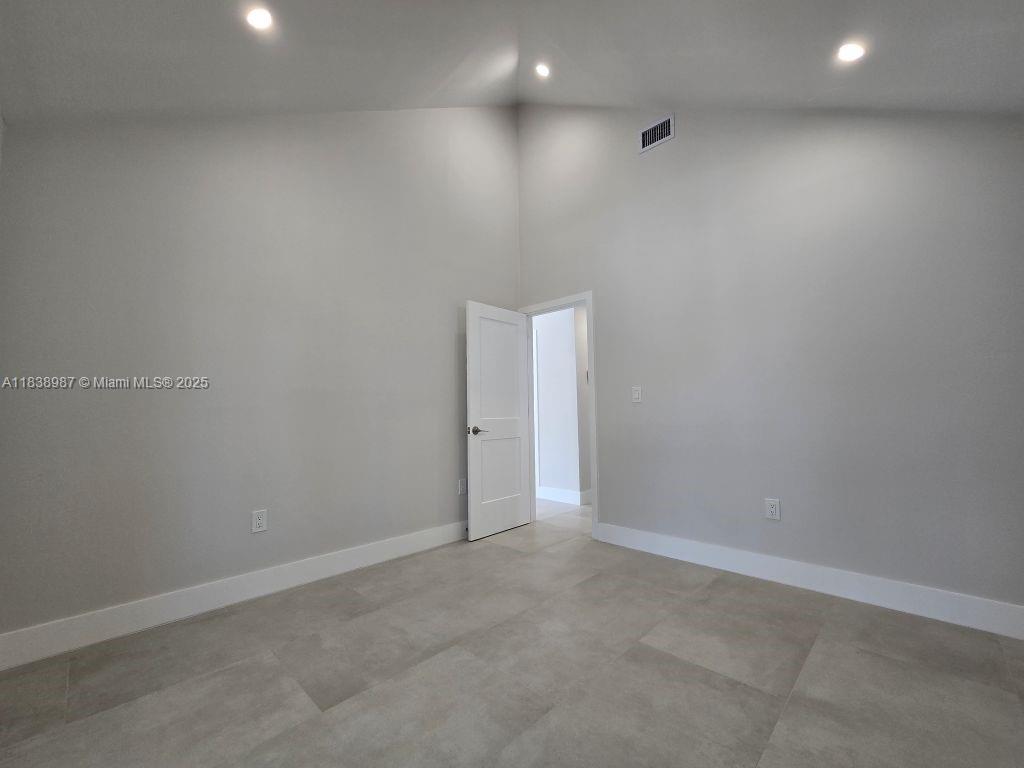Ver detalles / 1006 sq. ft. $ 2025-07-11 0 foto