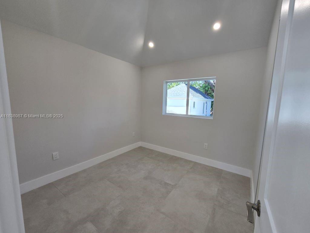 Ver detalles / 1006 sq. ft. $ 2025-07-11 0 foto