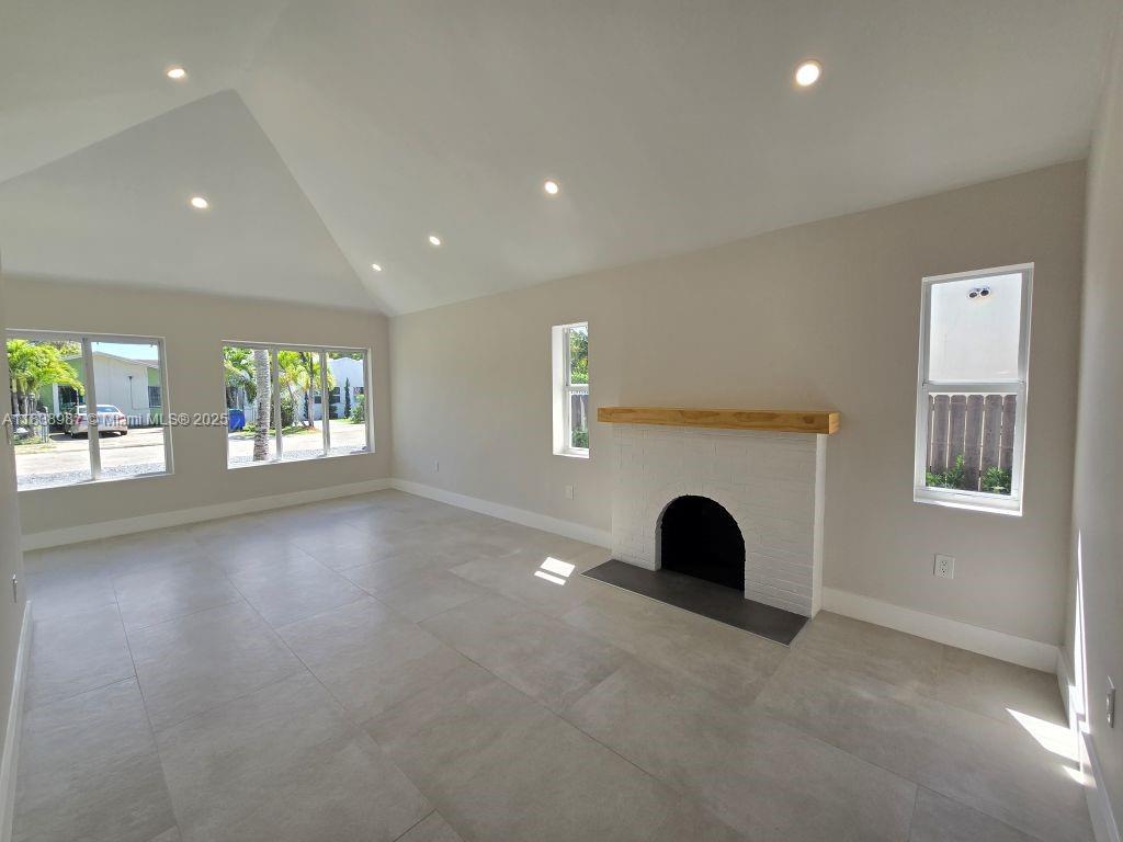 Ver detalles / 1006 sq. ft. $ 2025-07-11 0 foto