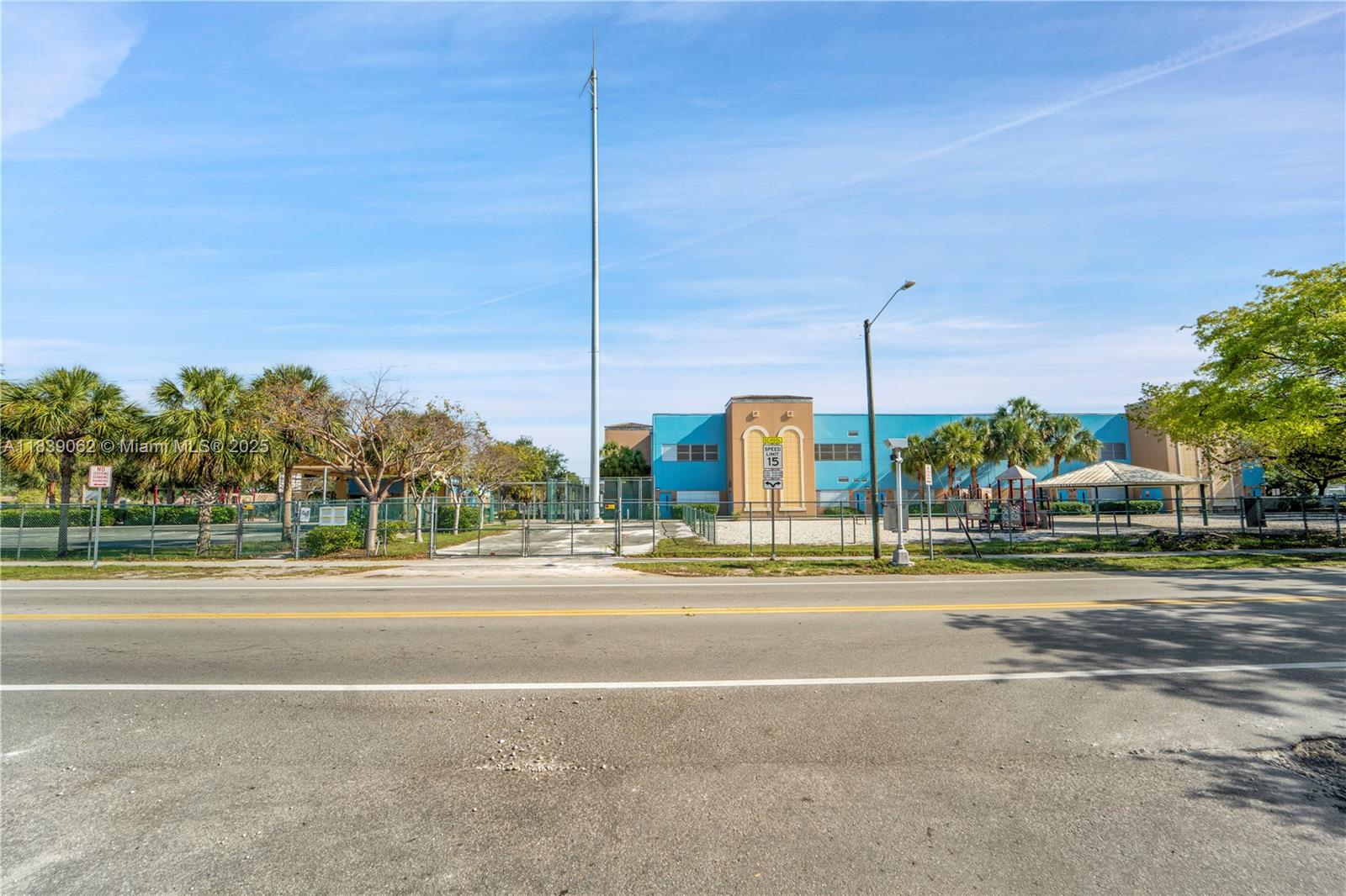 See details 704 2 / 2 1100 sq. ft. $ 2025-07-11 0 Photo