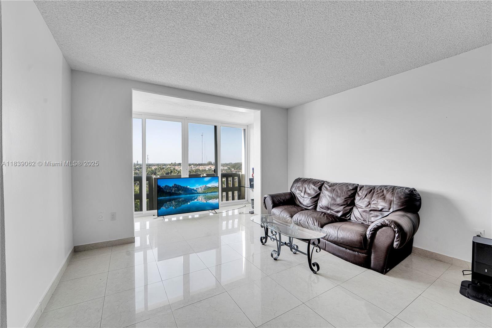 See details 704 2 / 2 1100 sq. ft. $ 2025-07-11 0 Photo