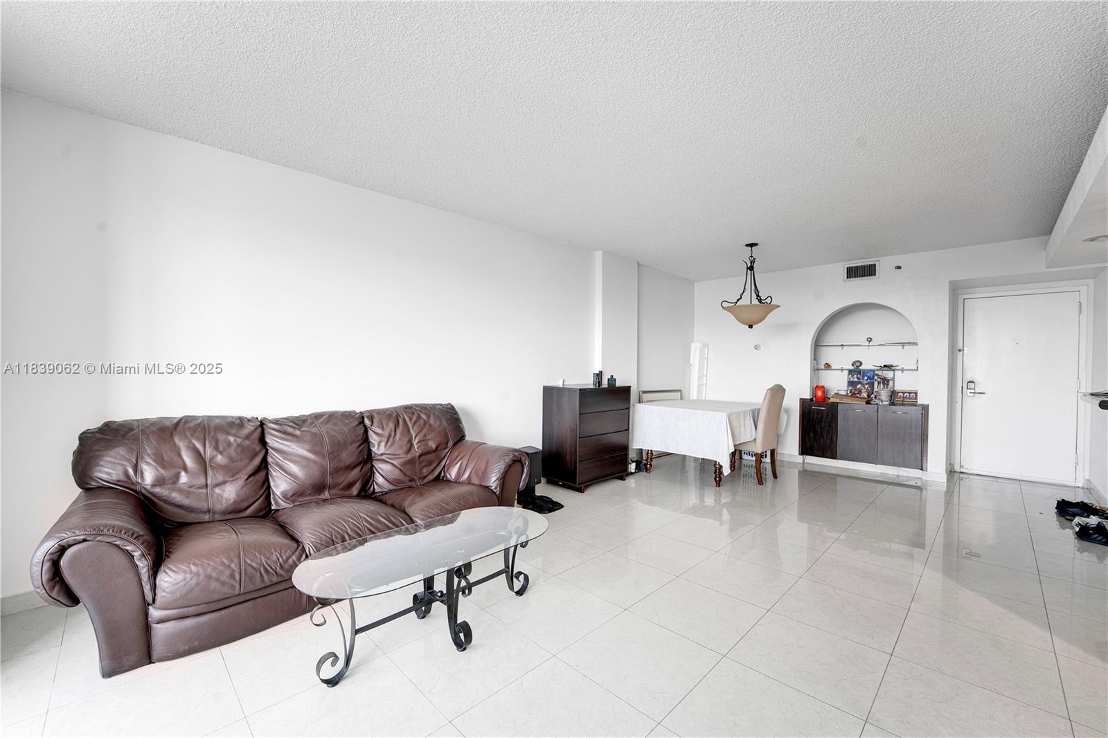 See details 704 2 / 2 1100 sq. ft. $ 2025-07-11 0 Photo