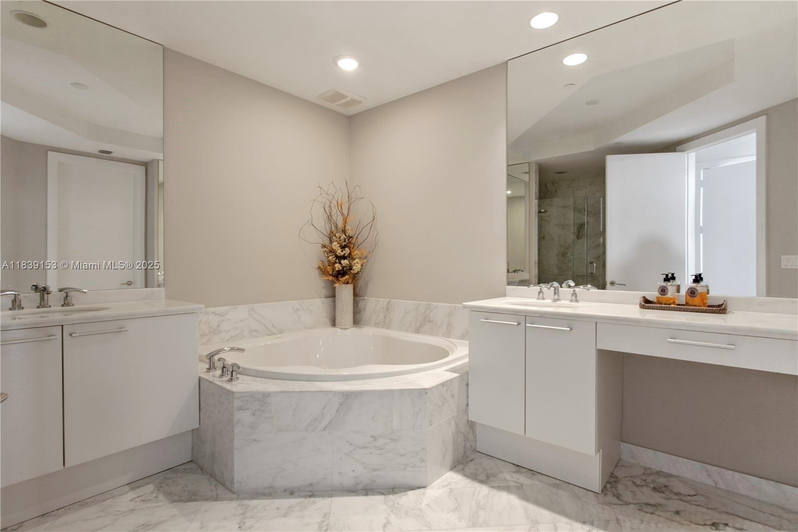 See details 2303 3 / 3 2235 sq. ft. $ 2025-07-12 0 Photo