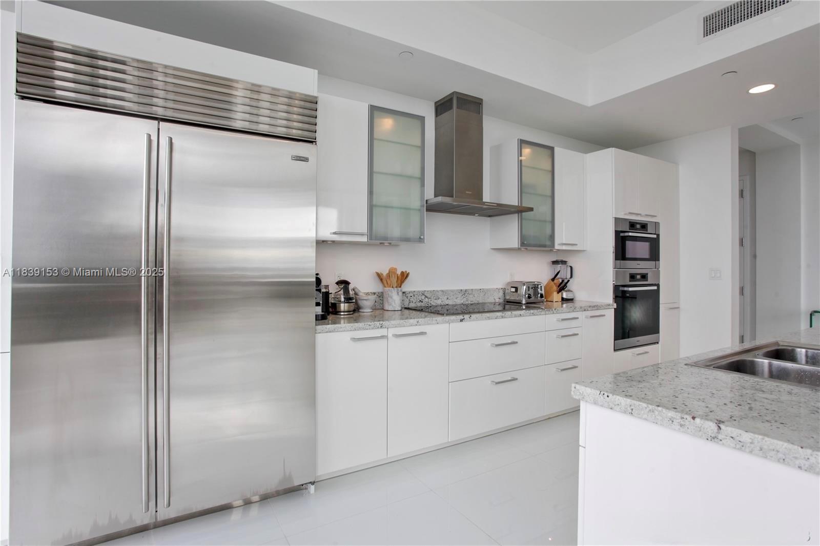 See details 2303 3 / 3 2235 sq. ft. $ 2025-07-12 0 Photo