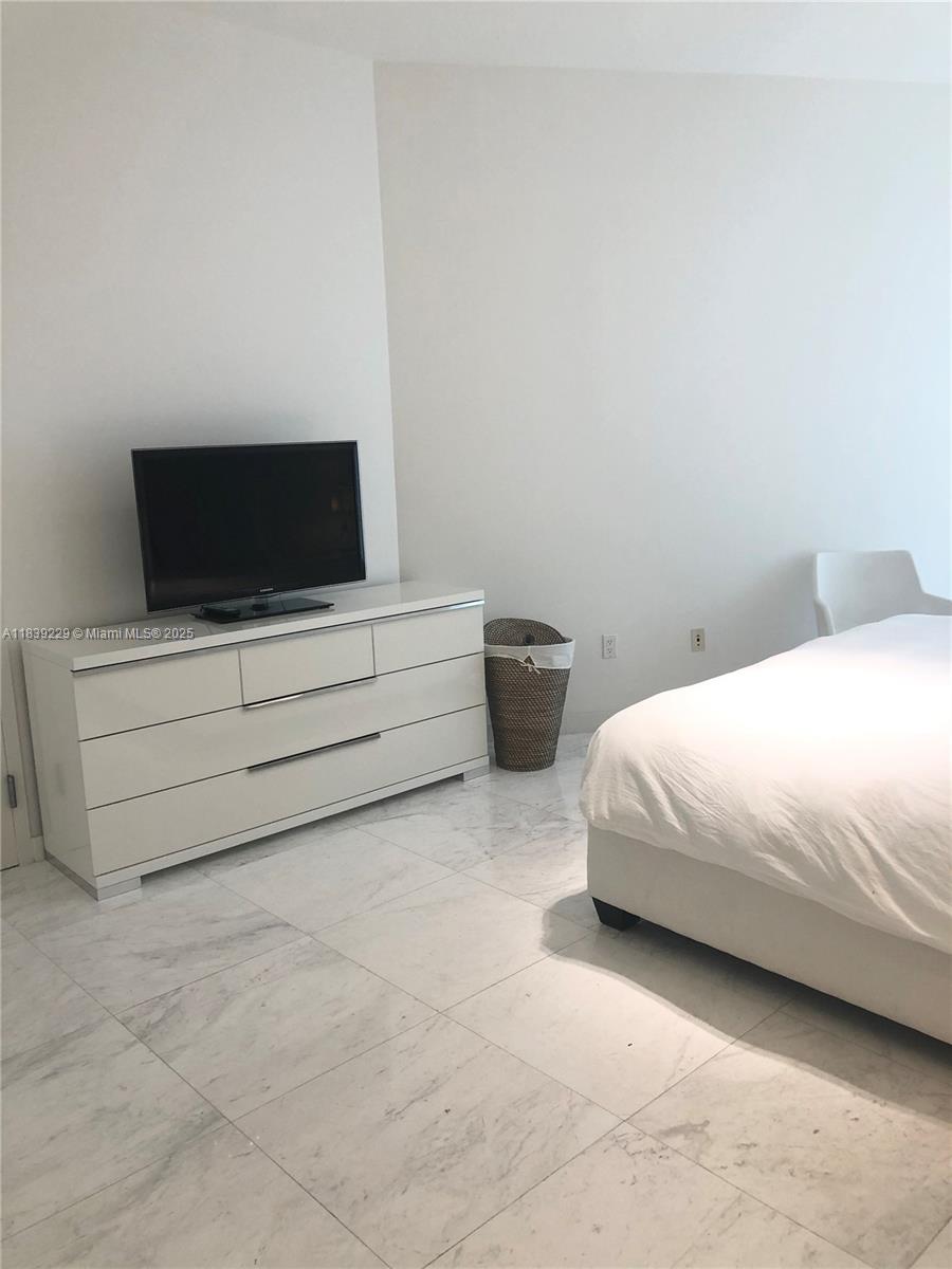 See details 805 2 / 2 1463 sq. ft. $ 2025-07-12 0 Photo