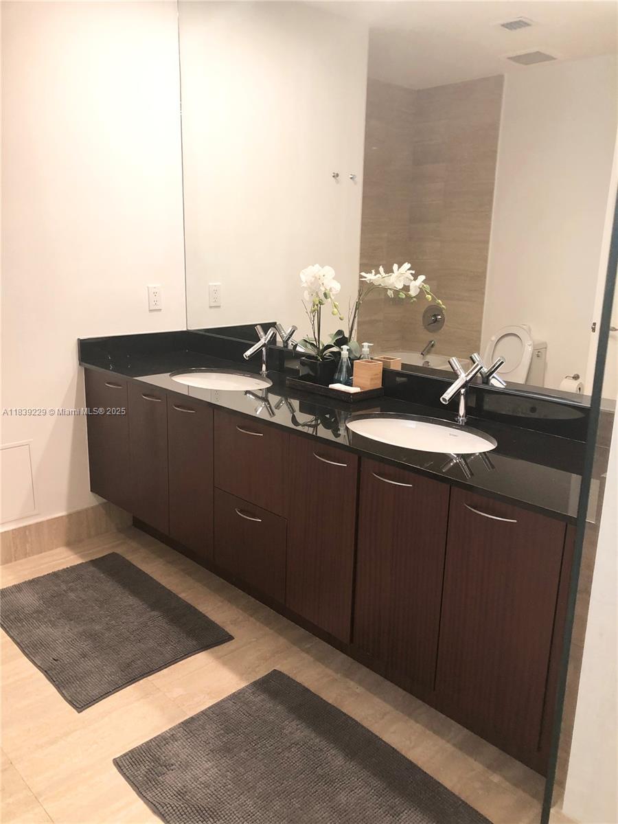 See details 805 2 / 2 1463 sq. ft. $ 2025-07-12 0 Photo