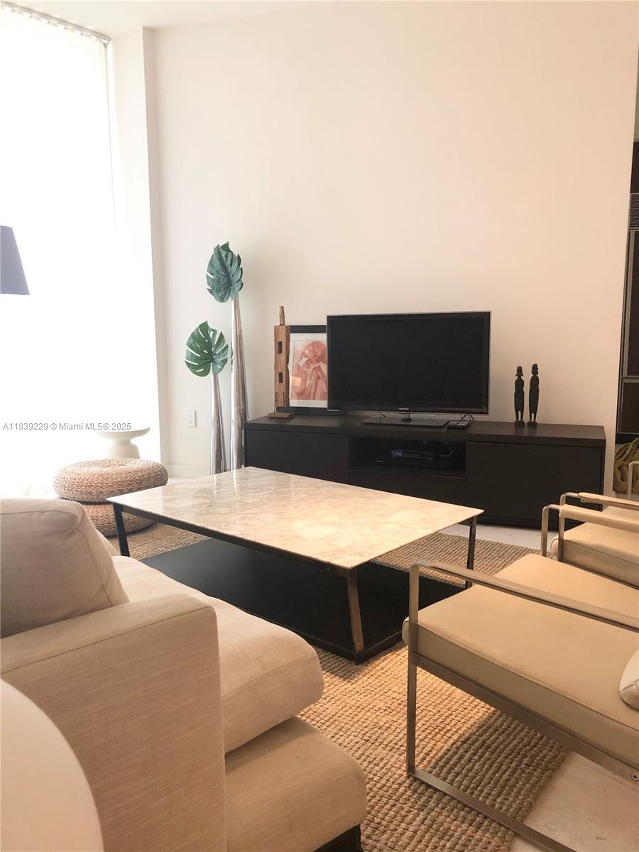 See details 805 2 / 2 1463 sq. ft. $ 2025-07-12 0 Photo