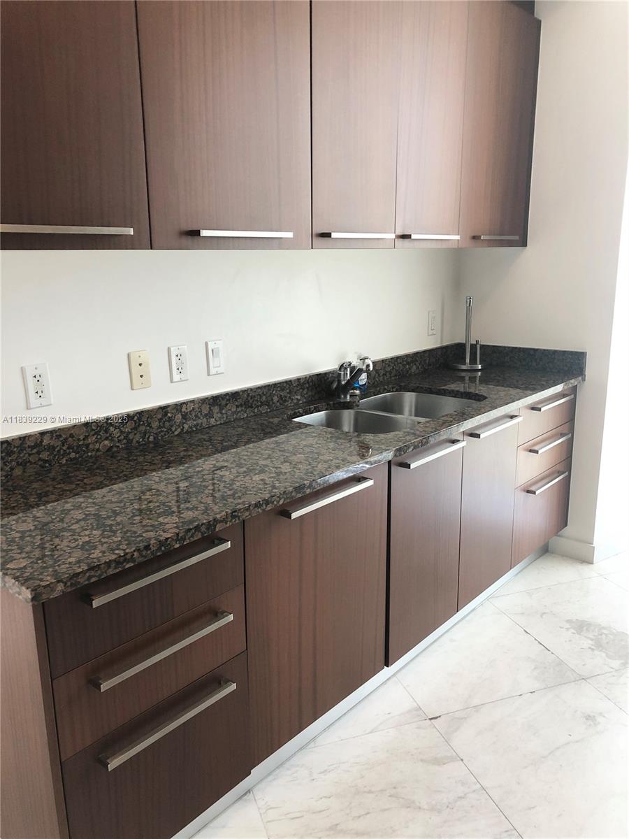 See details 805 2 / 2 1463 sq. ft. $ 2025-07-12 0 Photo