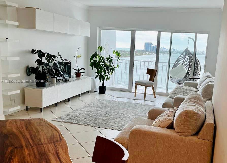 Ver detalles 1228 1 / 2 762 sq. ft. $ 2025-08-07 0 foto