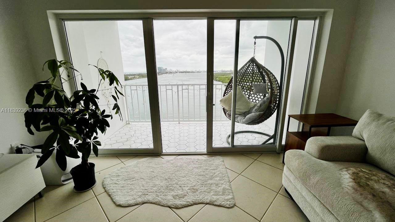 Ver detalles 1228 1 / 2 762 sq. ft. $ 2025-08-07 0 foto