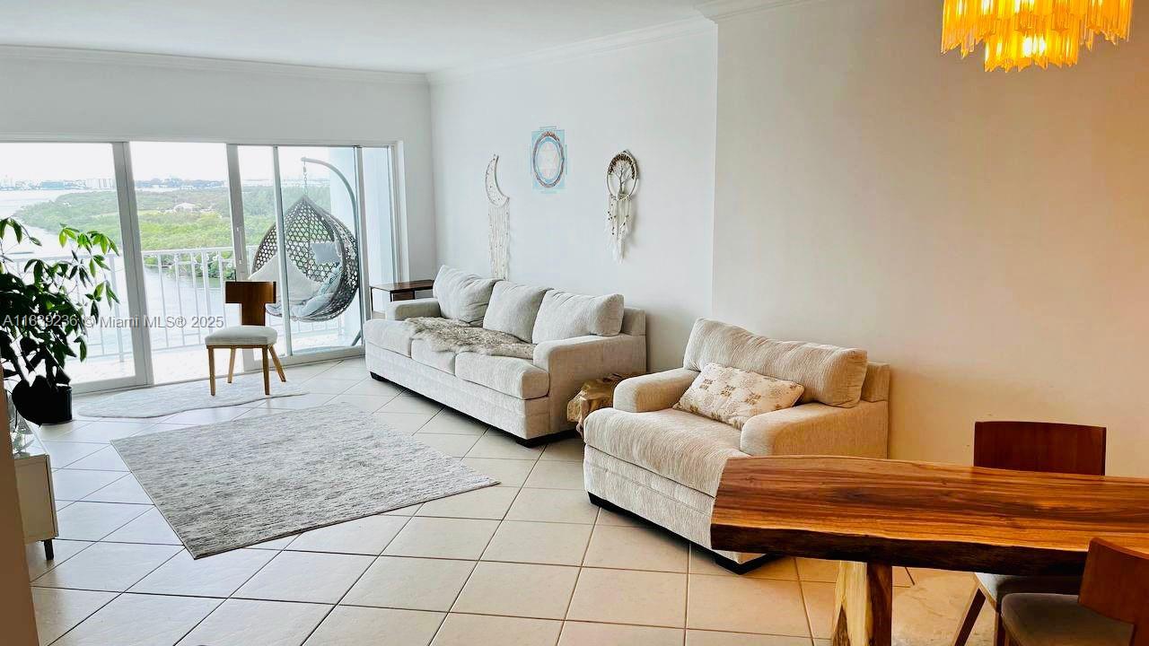 Ver detalles 1228 1 / 2 762 sq. ft. $ 2025-08-07 0 foto