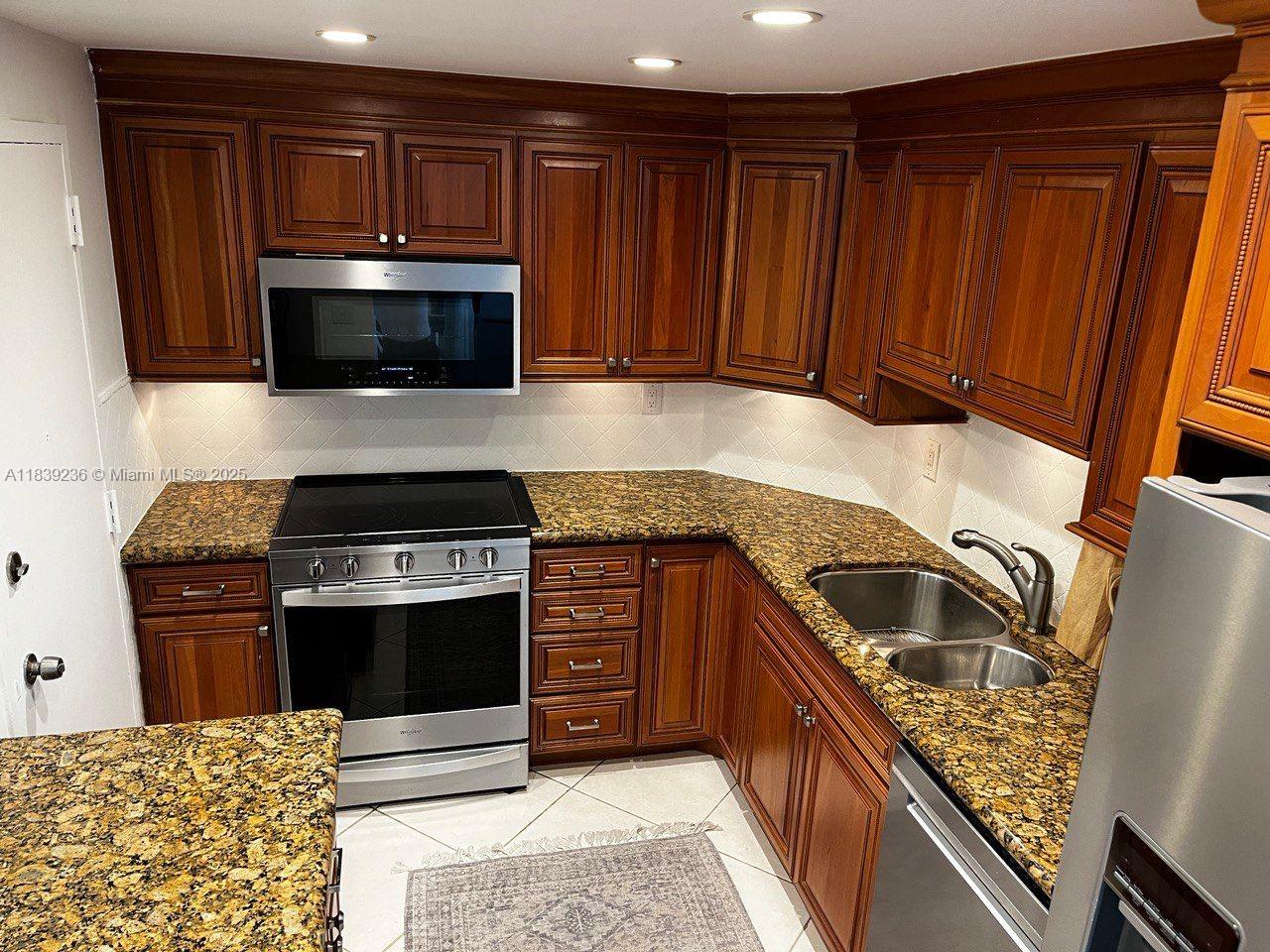 Ver detalles 1228 1 / 2 762 sq. ft. $ 2025-08-07 0 foto