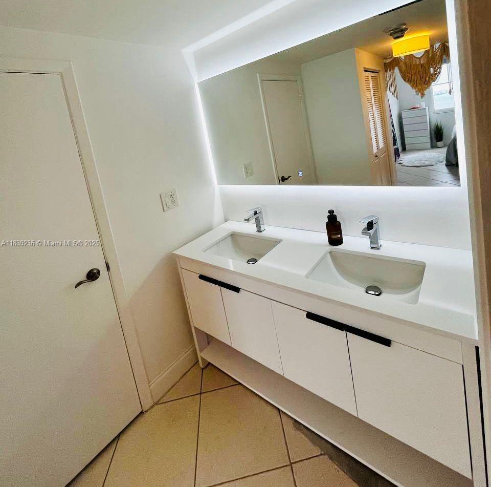Ver detalles 1228 1 / 2 762 sq. ft. $ 2025-08-07 0 foto