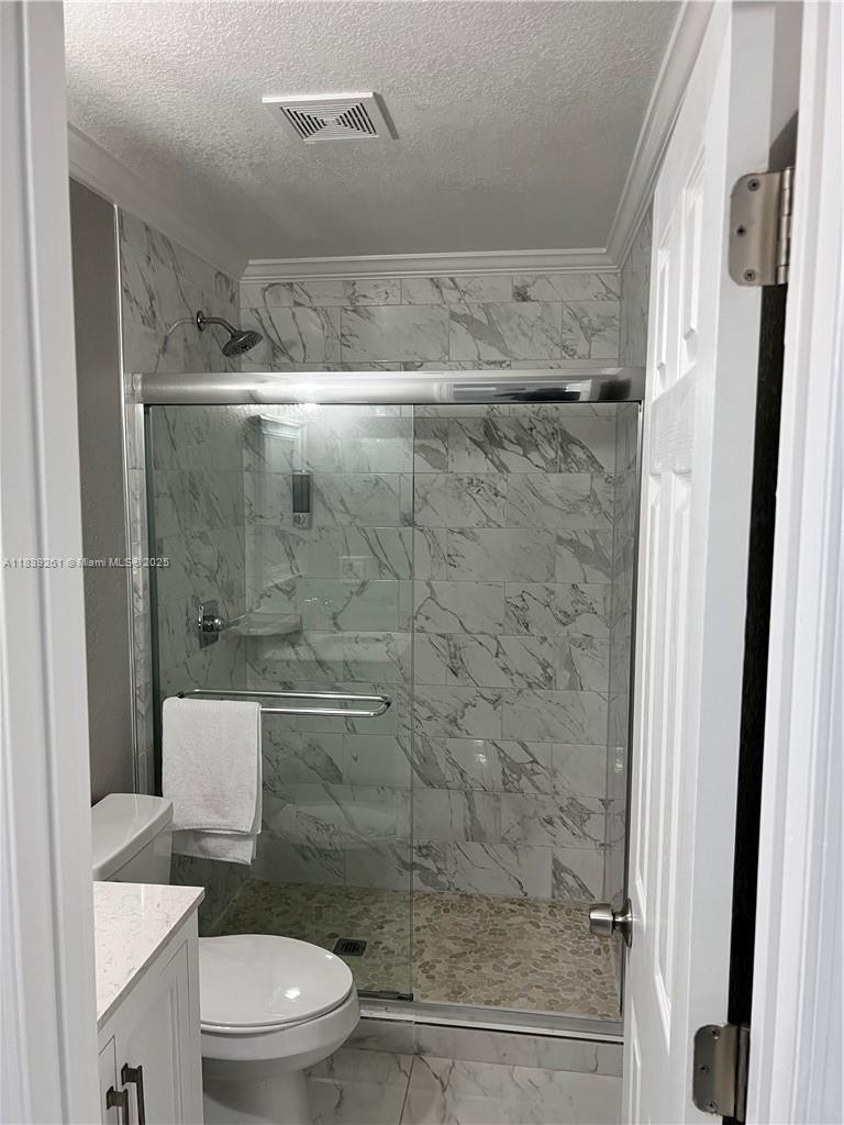 See details / 2400 sq. ft. $ 2025-08-06 0 Photo